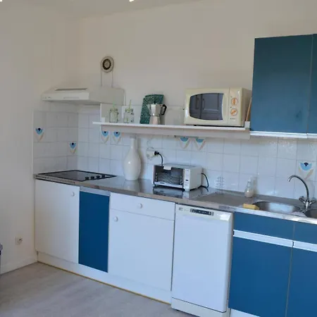 4 Personnes Cyprien Sc580-d47 *